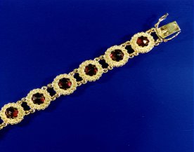 Filigrangoldschmuck Armband aus 750er Gelbgold mit Granatrosen (AB 6) 