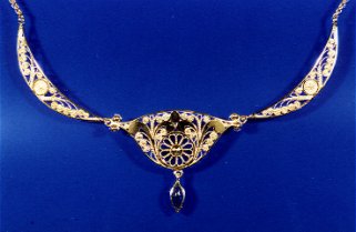 Filigrangoldschmuck Collier aus 750er Gelbgold mit Saphir (C 36) 