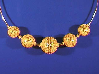 Filigrangoldschmuck Collier mit Filigrankugeln aus 750er Gelbgold 